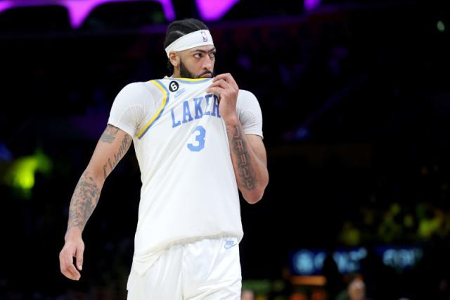 浓眉倒下再给湖人交易踩刹车 尴尬僵局令湖管犯难